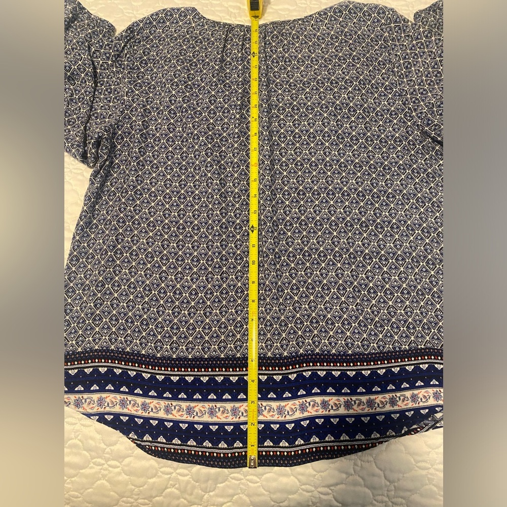 Old Navy V-neck Boho top in XL. Loose fitting and in Good condition. - Picture 7 of 9